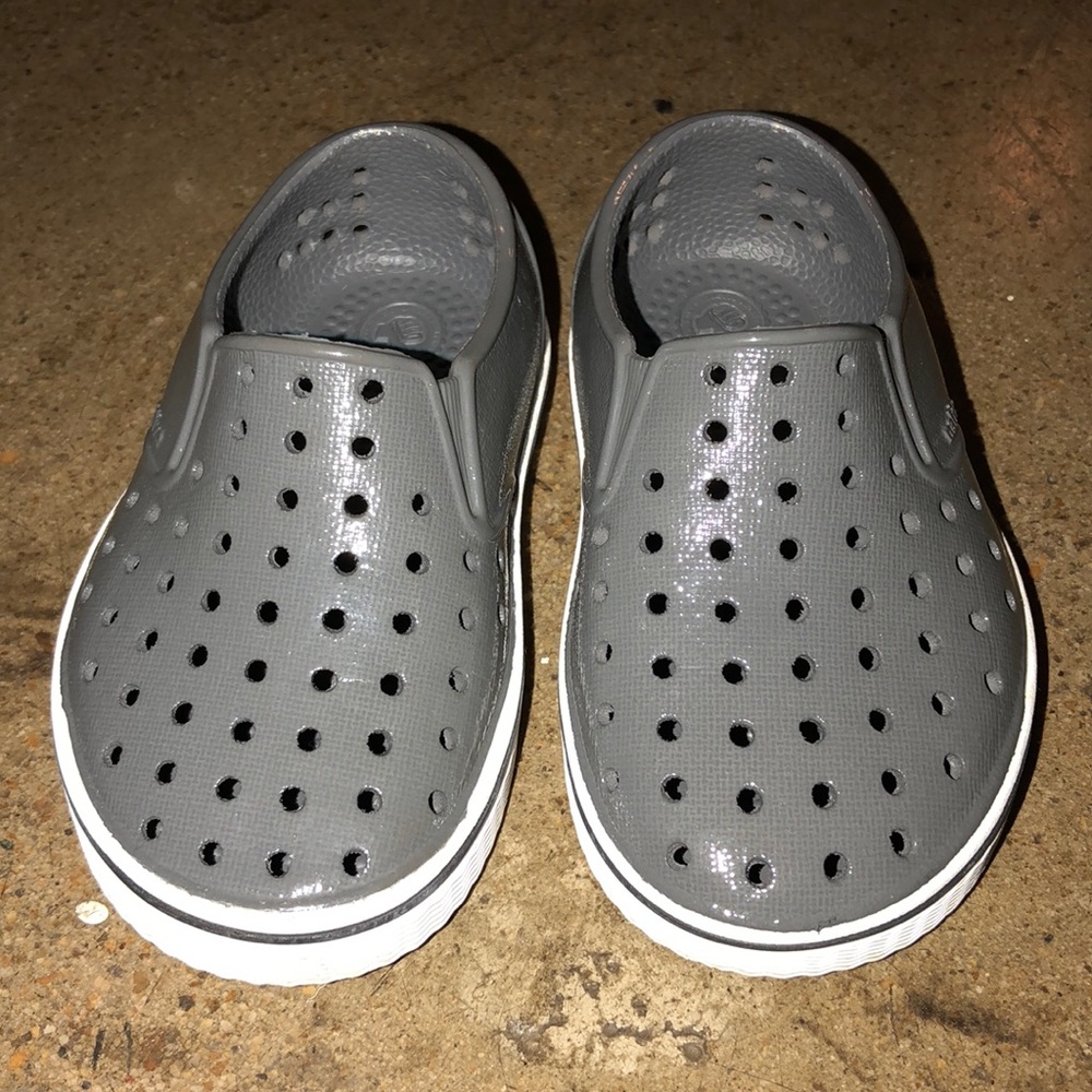 Gray Native Miles Slip On in C7. Mint Condition!